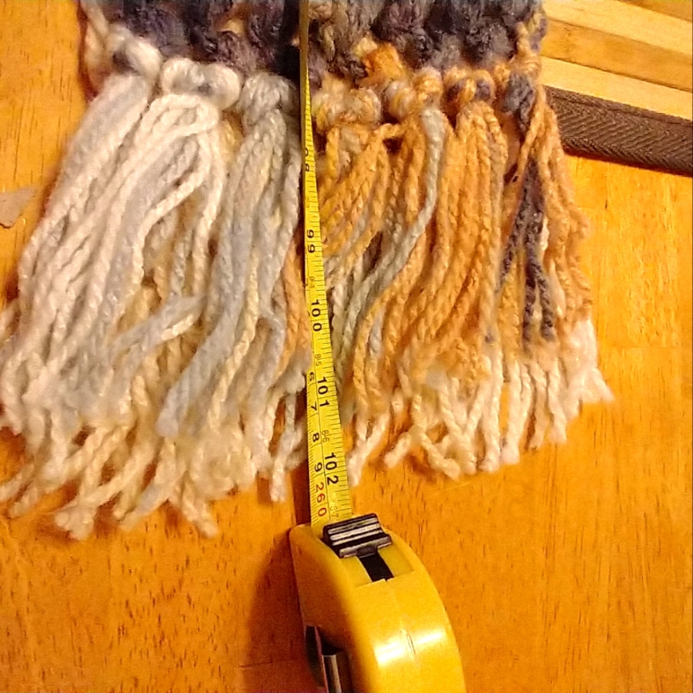 SCARF NWOT Extra long crocheted scarf fringe edging - Picture 6 of 6
